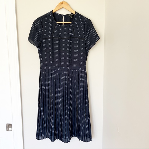 Banana Republic Dresses & Skirts - BANANA REPUBLIC navy pleated polka dot dress sz. 6